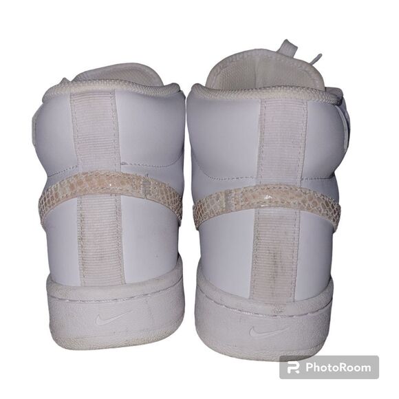 Nike women's size 7.5 DD9666-100 - Picture 7 of 9
